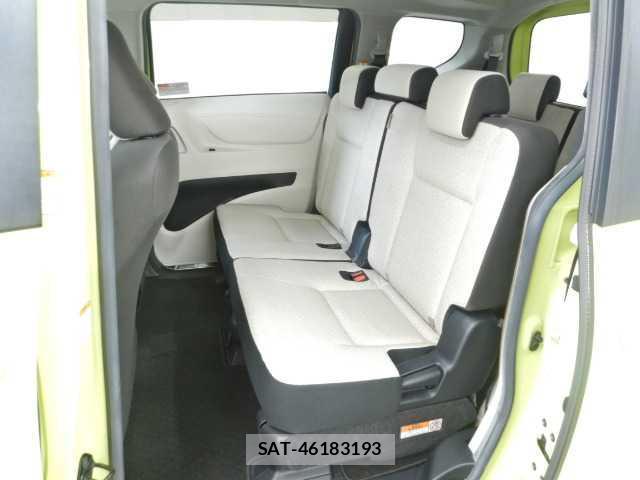 Toyota SIENTA 2017-09 8815244-17