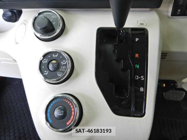 Toyota SIENTA 2017-09 8815244-7