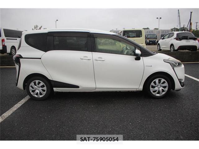 Toyota SIENTA 2016-05 8855599-10