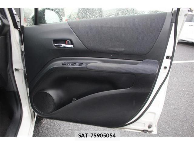 Toyota SIENTA 2016-05 8855599-17