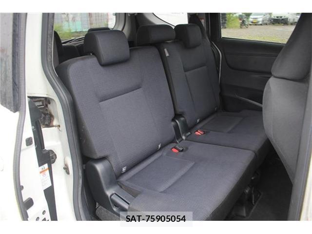 Toyota SIENTA 2016-05 8855599-19