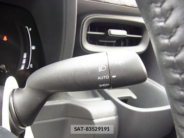 Toyota SIENTA 2022-10 8856706-12