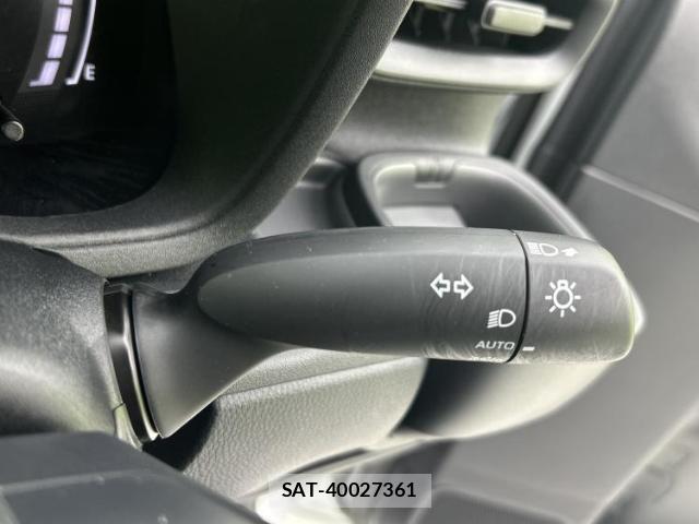 Toyota SIENTA 2025-08 8856915-16