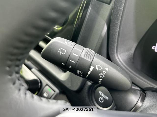 Toyota SIENTA 2025-08 8856915-17