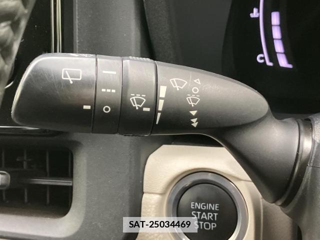 Toyota SIENTA 2022-11 8857019-16