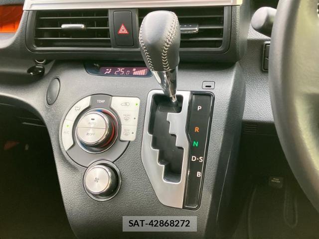 Toyota SIENTA 2021-07 8857107-17