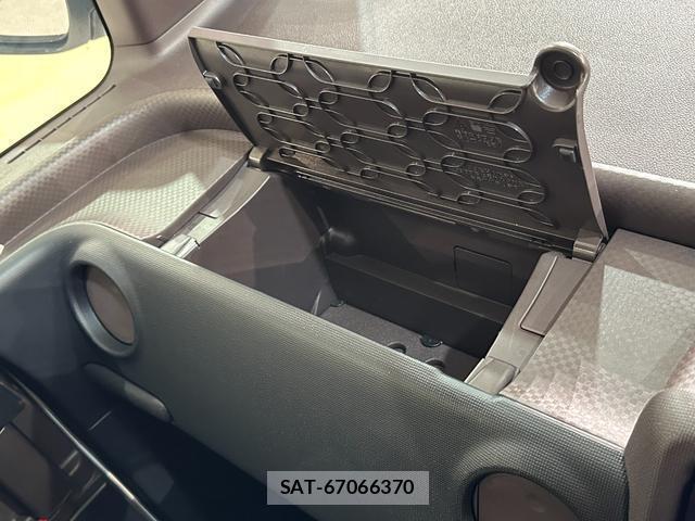Toyota SPADE 2014-03 8855204-10