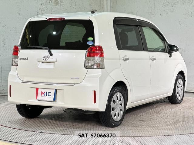 Toyota SPADE 2014-03 8855204-14