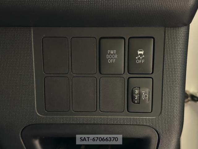 Toyota SPADE 2014-03 8855204-9