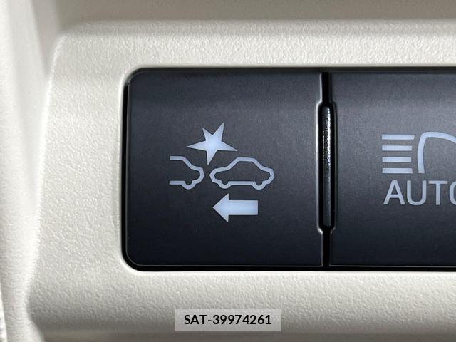 Toyota SPADE 2018-03 8856794-6