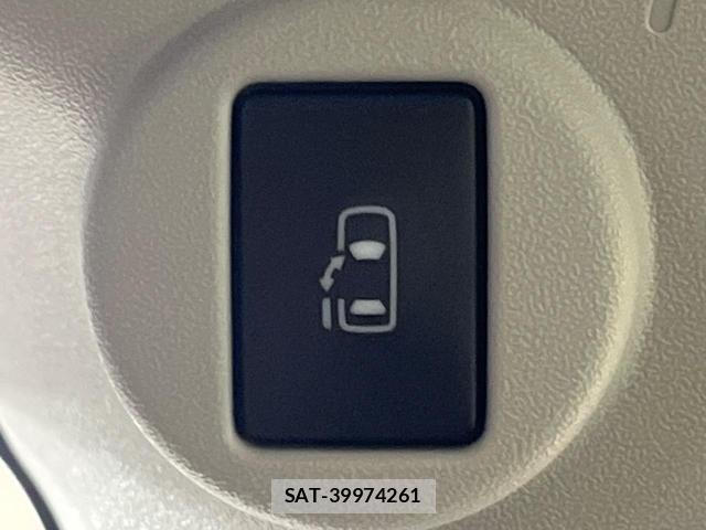 Toyota SPADE 2018-03 8856794-7