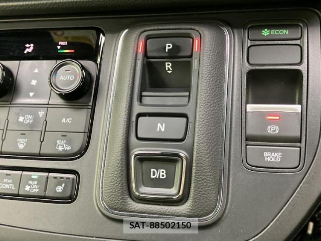 Honda e 2023-08 8854661-17