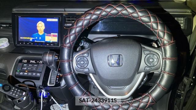 Honda e 2017-10 8855295-16