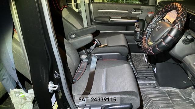 Honda e 2017-10 8855295-5