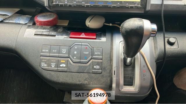Honda e 2013-04 8855358-14