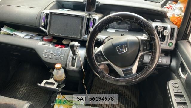 Honda e 2013-04 8855358-16