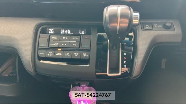 Honda e 2015-07 8855379-14