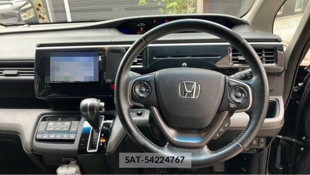 Honda e 2015-07 8855379-16