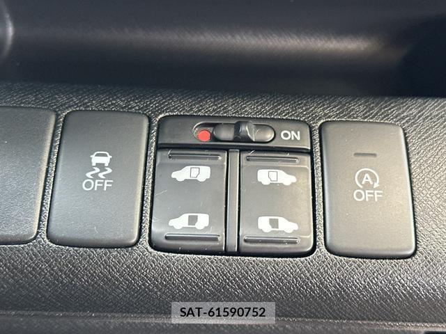 Honda e 2014-03 8855633-8
