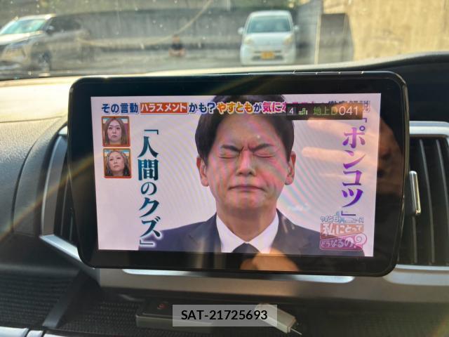 Honda e 2013-03 8855898-10