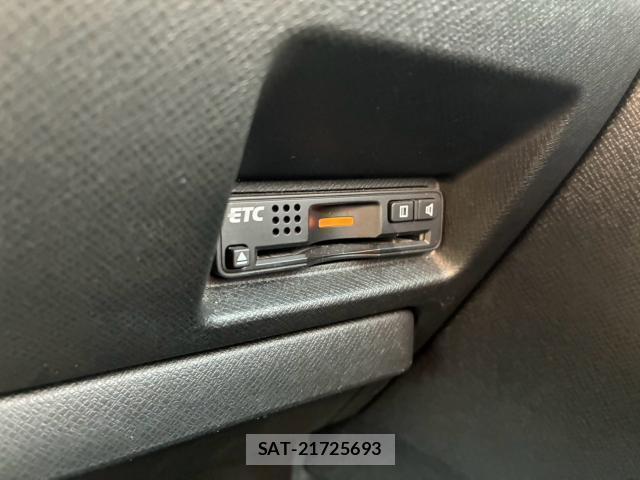 Honda e 2013-03 8855898-12