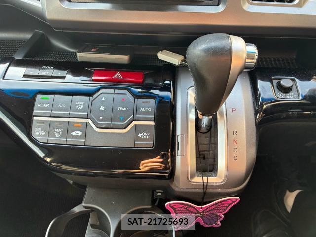Honda e 2013-03 8855898-14