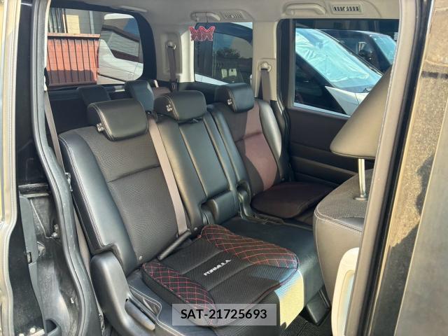 Honda e 2013-03 8855898-15