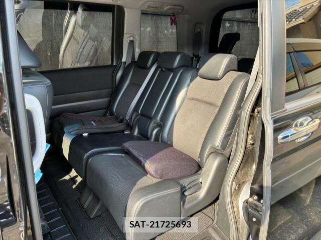 Honda e 2013-03 8855898-16