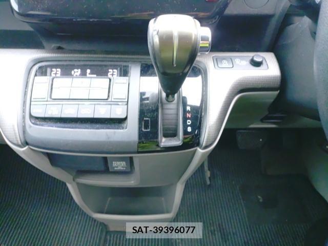 Honda e 2015-09 8854146-11