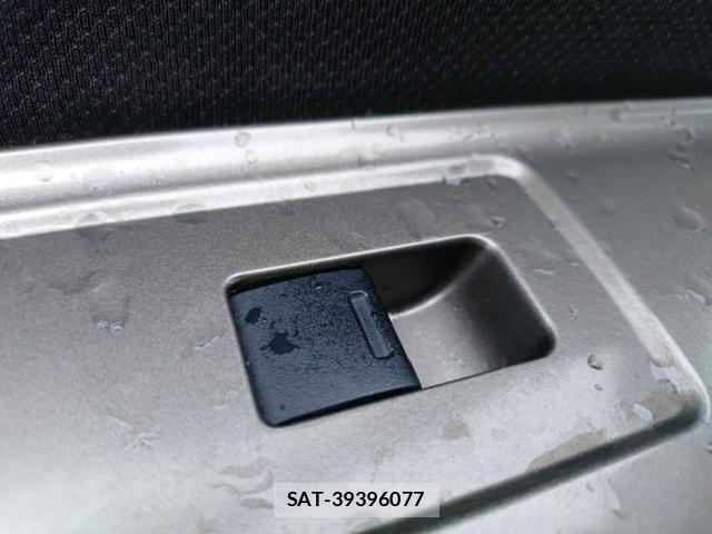 Honda e 2015-09 8854146-12