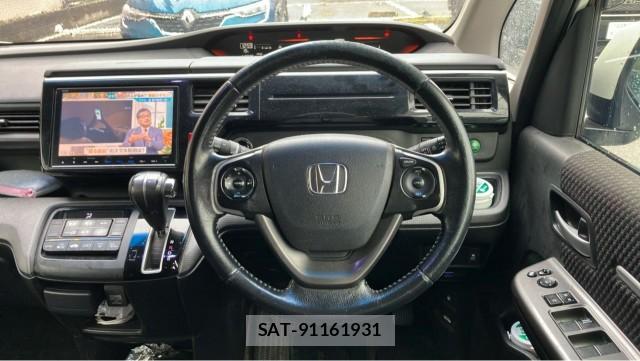 Honda e 2016-02 8855325-16