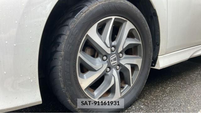 Honda e 2016-02 8855325-8