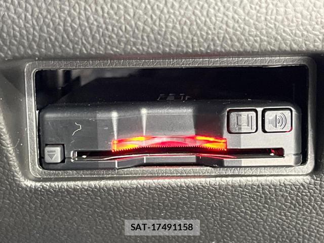 Suzuki SWIFT 2018-06 8854972-5