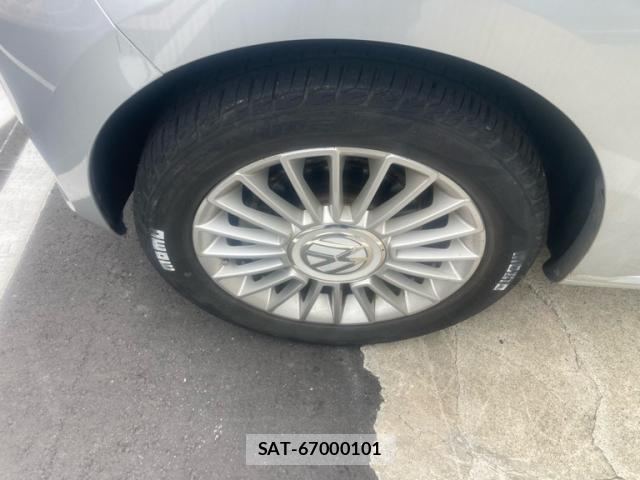 VolksWagen UP! 2012-11 8855865-8
