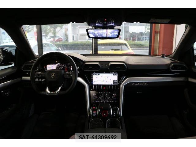 Lamborghini URUS 2024-05 8854501-2