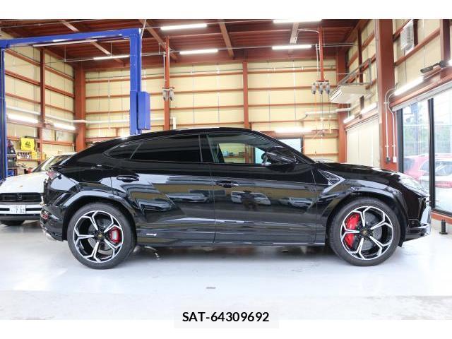 Lamborghini URUS 2024-05 8854501-3