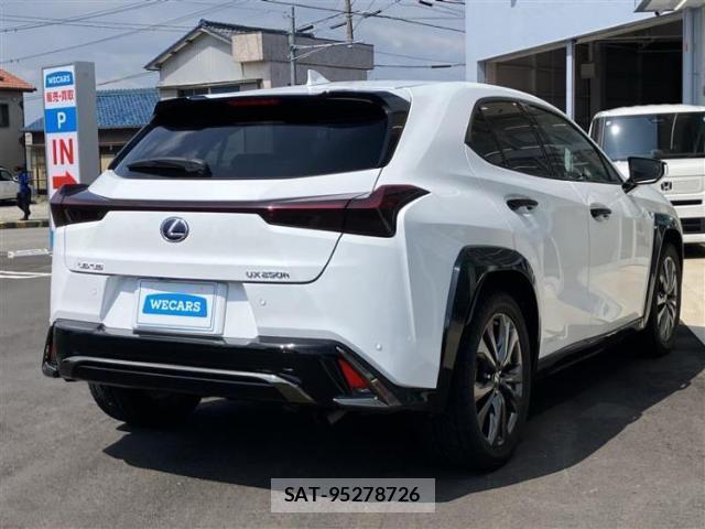 Lexus UX 2019-01 8854422-2