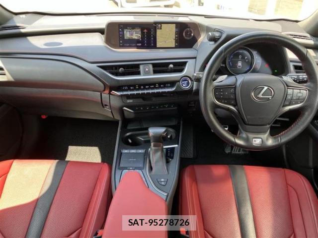 Lexus UX 2019-01 8854422-3