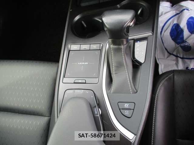 Lexus UX 2019-11 8854858-13