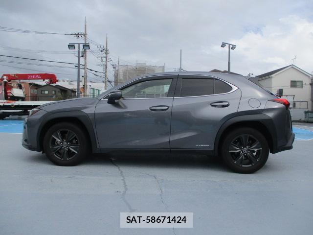 Lexus UX 2019-11 8854858-3