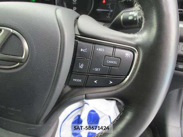 Lexus UX 2019-11 8854858-9