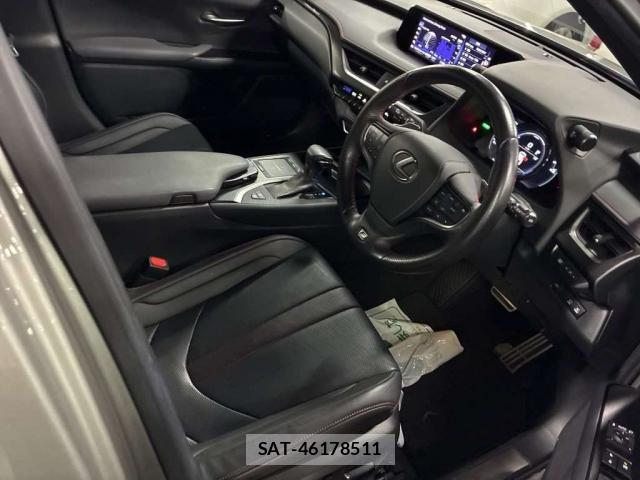 Lexus UX 2019-03 8855856-3