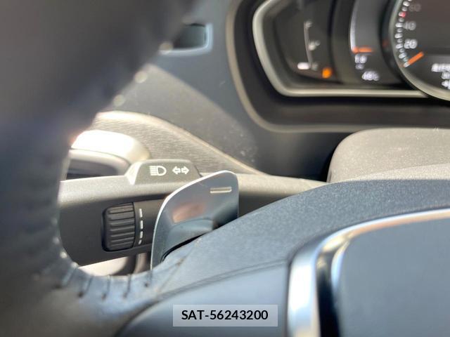 Volvo V40 2019-12 8853859-10