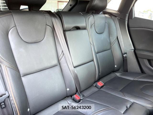 Volvo V40 2019-12 8853859-15