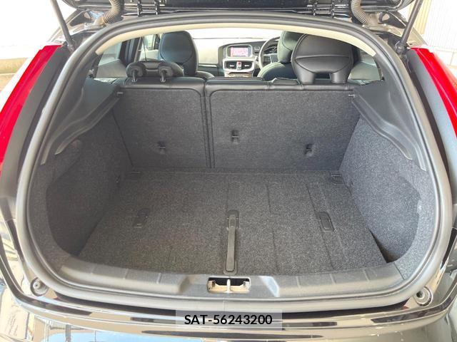 Volvo V40 2019-12 8853859-17