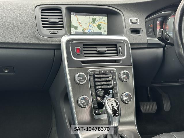 Volvo V60 2015-07 8854462-12