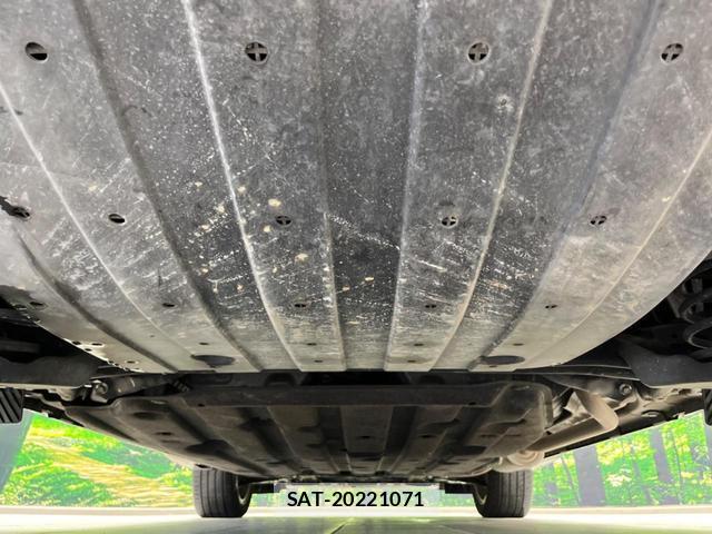 Honda VEZEL 2017-06 8856597-18