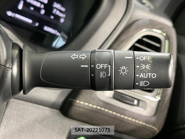 Honda VEZEL 2017-06 8856597-6