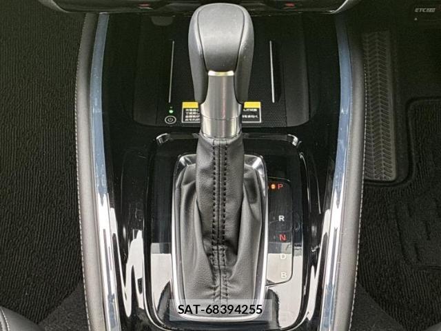 Honda VEZEL 2025-07 8856906-17