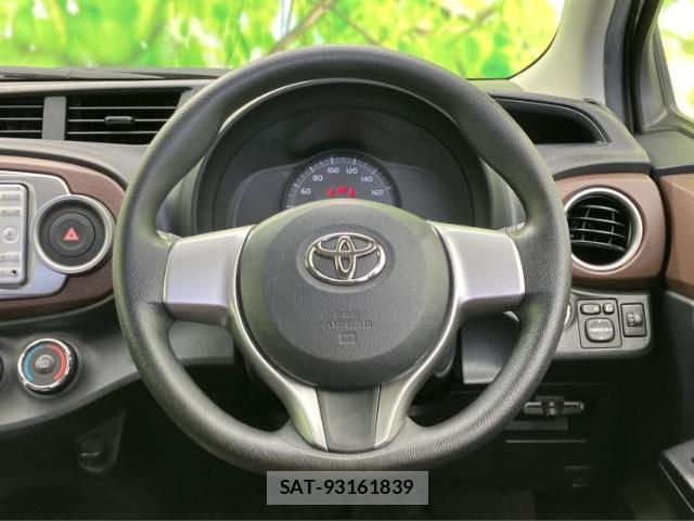 Toyota VITZ 2011-05 8856007-13